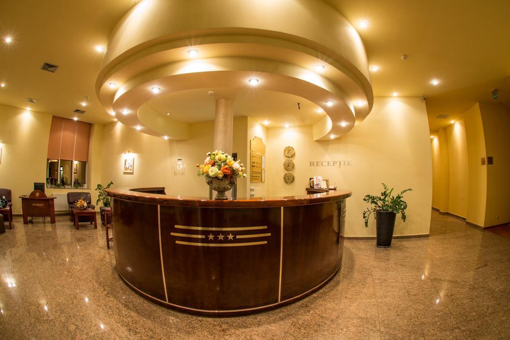Hotel Alinalex - Paradisul Acvatic Braşov Extérieur photo