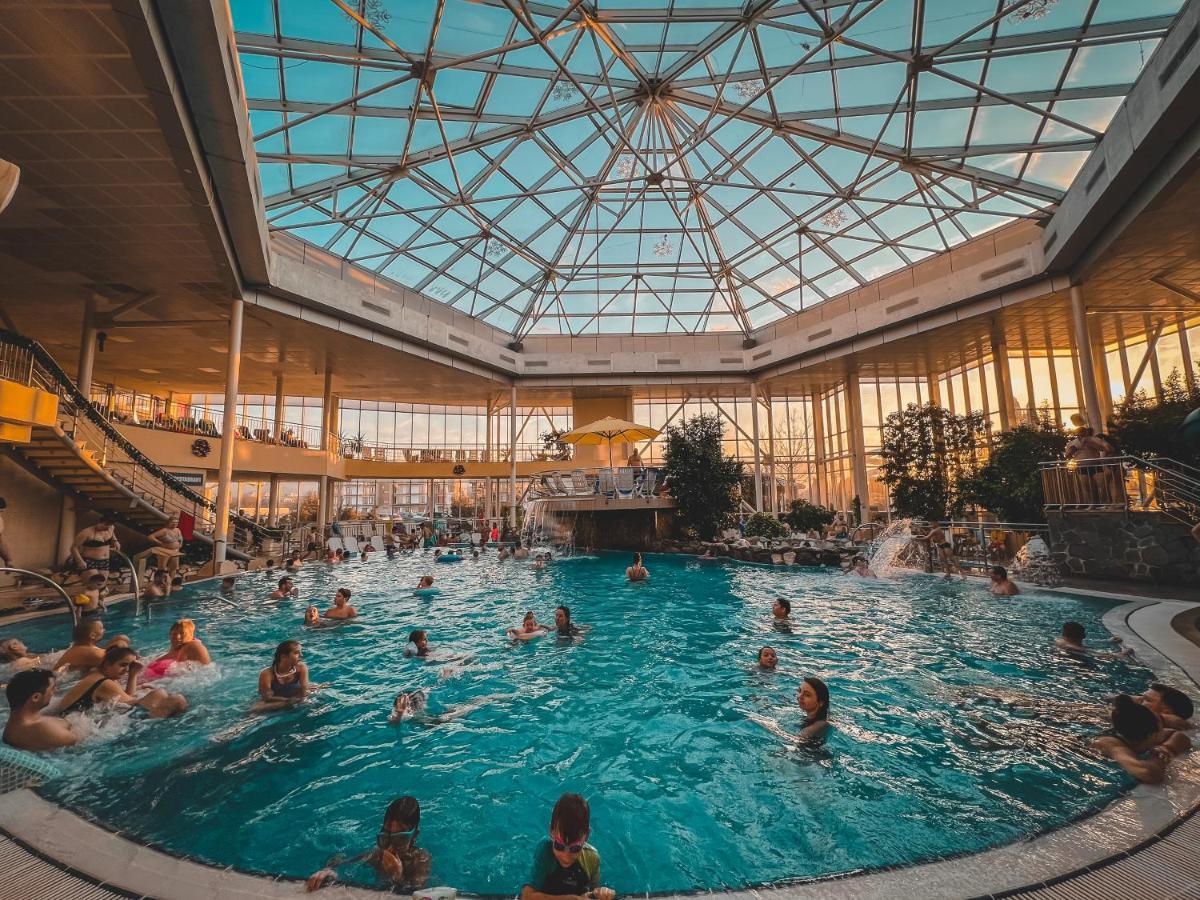 Hotel Alinalex - Paradisul Acvatic Braşov Extérieur photo
