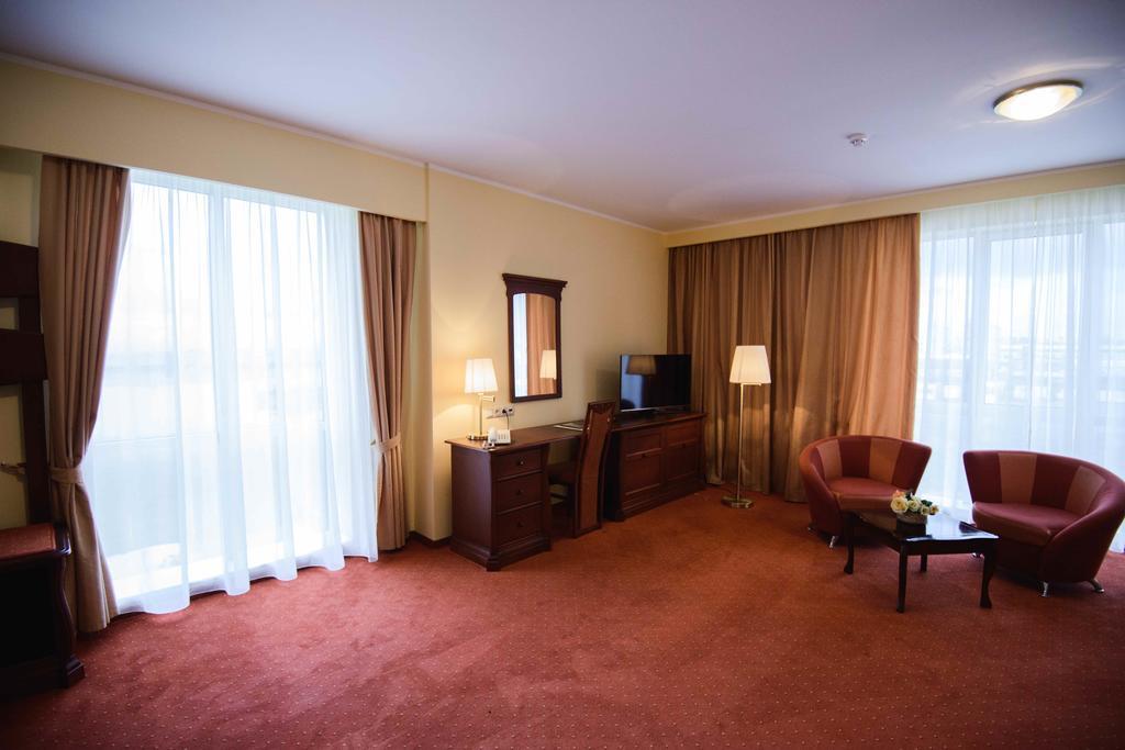 Hotel Alinalex - Paradisul Acvatic Braşov Extérieur photo